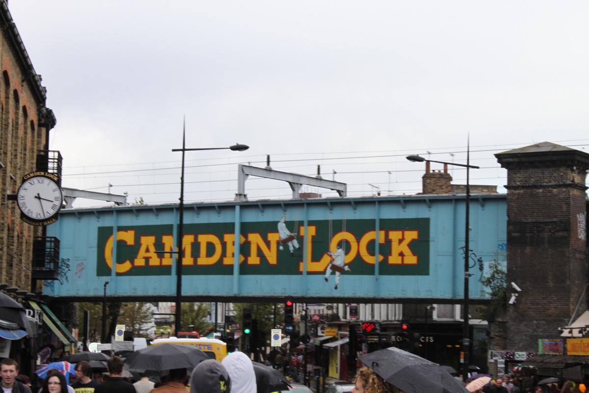 Camden Market (Londres) : L’énergie bohème et créative de Londres dans toute sa splendeur 🛍️🎨 Camden Market (Londres) : L’énergie bohème et créative de Londres dans toute sa splendeur 🛍️🎨