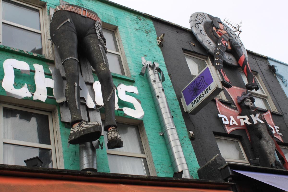 Camden Market (Londres) : L’énergie bohème et créative de Londres dans toute sa splendeur 🛍️🎨
