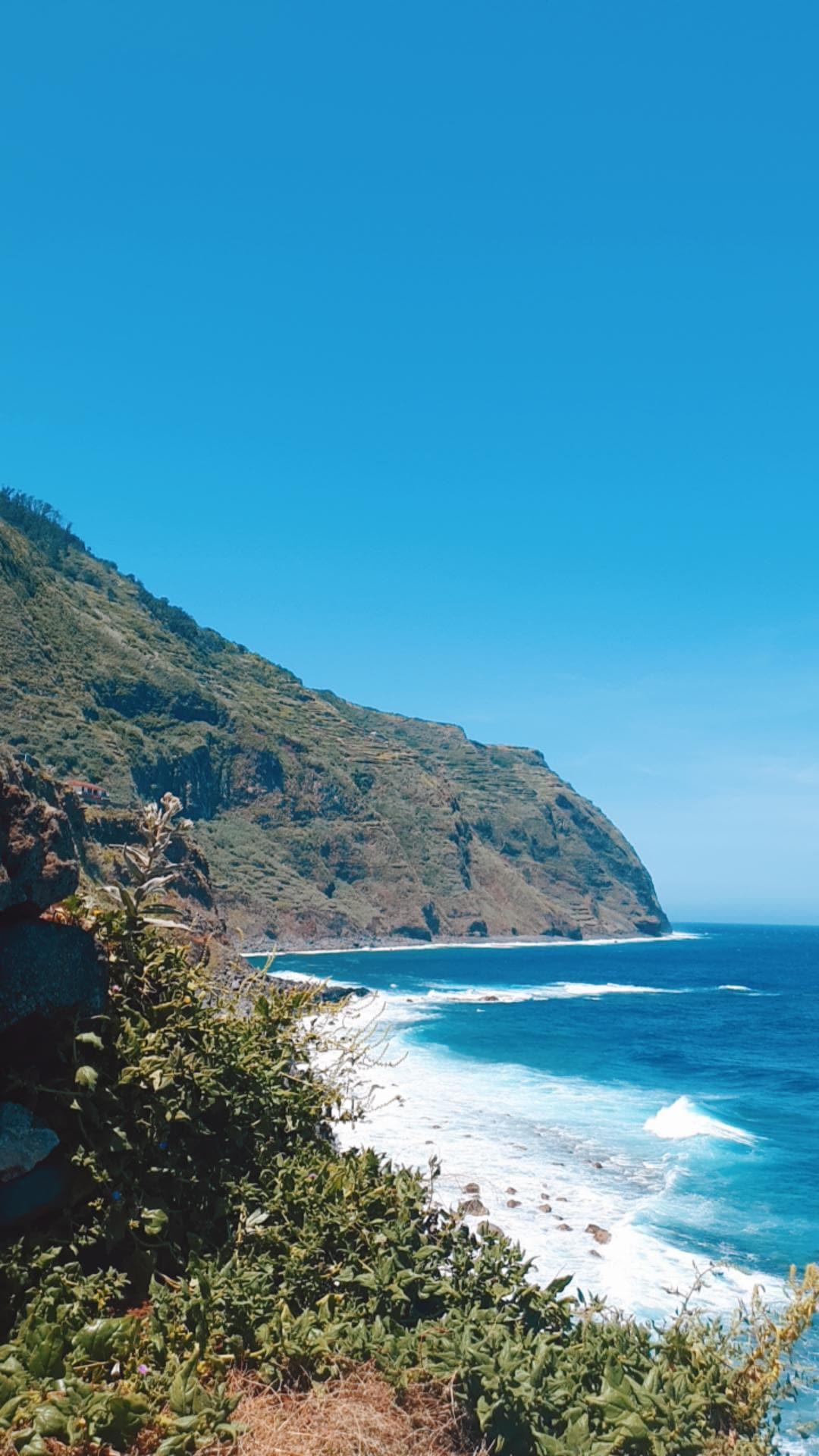 Porto Moniz, Madère : Un joyau naturel entre piscines volcaniques et panoramas à couper le souffle 🌊 Porto Moniz, Madère : Un joyau naturel entre piscines volcaniques et panoramas à couper le souffle 🌊