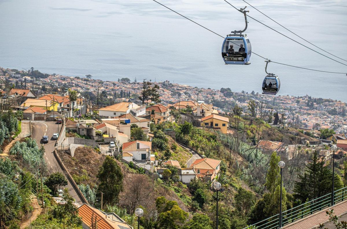 Téléphérique de Funchal : Survoler Madère en famille, entre océan et montagnes 🚡🌴
