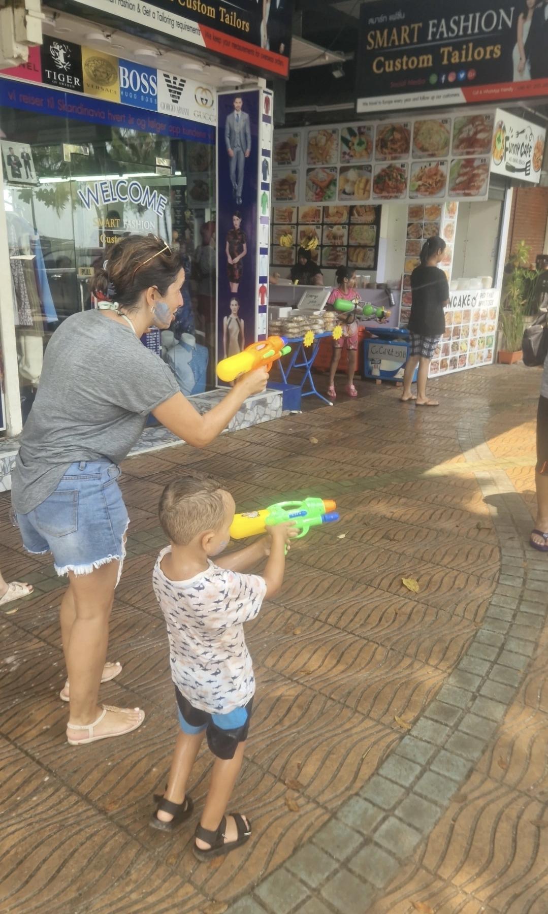 🌴 Krabi en famille : culture, plages et éclats de rire sous Songkran 🌴 Krabi en famille : culture, plages et éclats de rire sous Songkran