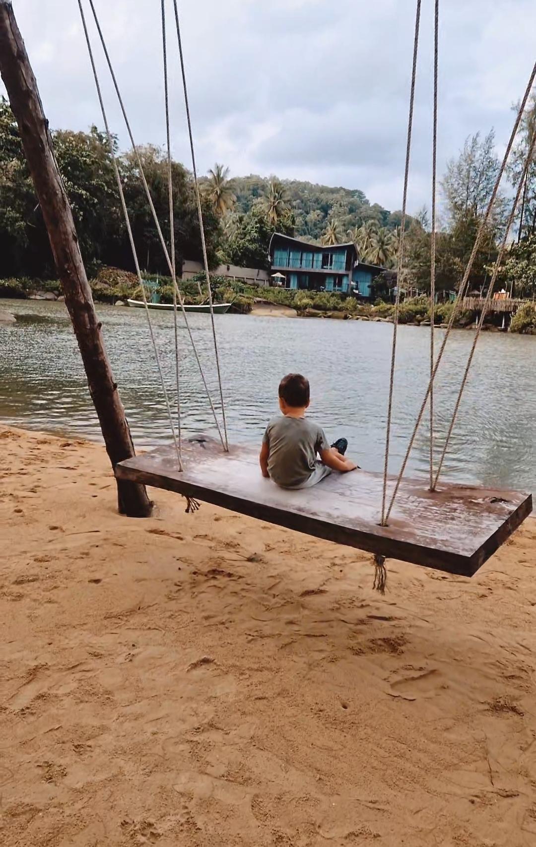 Khao Lak en famille : nature, plage et authenticité 🌴🐾 Khao Lak en famille : nature, plage et authenticité 🌴🐾