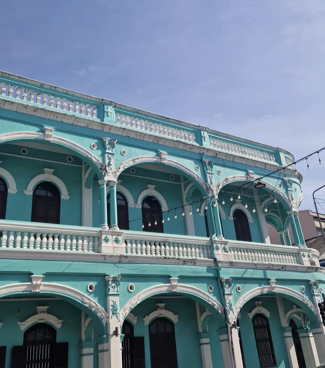 Phuket Town : une ville colorée et pleine de vie 🌺 Phuket Town : une ville colorée et pleine de vie 🌺