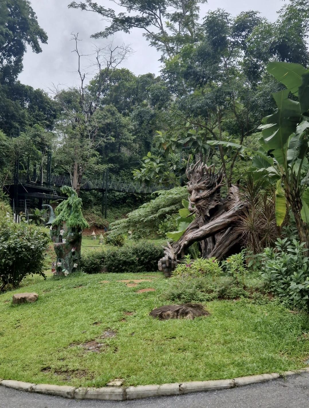 The Rabbit Hole – Une escapade féérique pour petits et grands 🐇 The Rabbit Hole – Une escapade féérique pour petits et grands 🐇