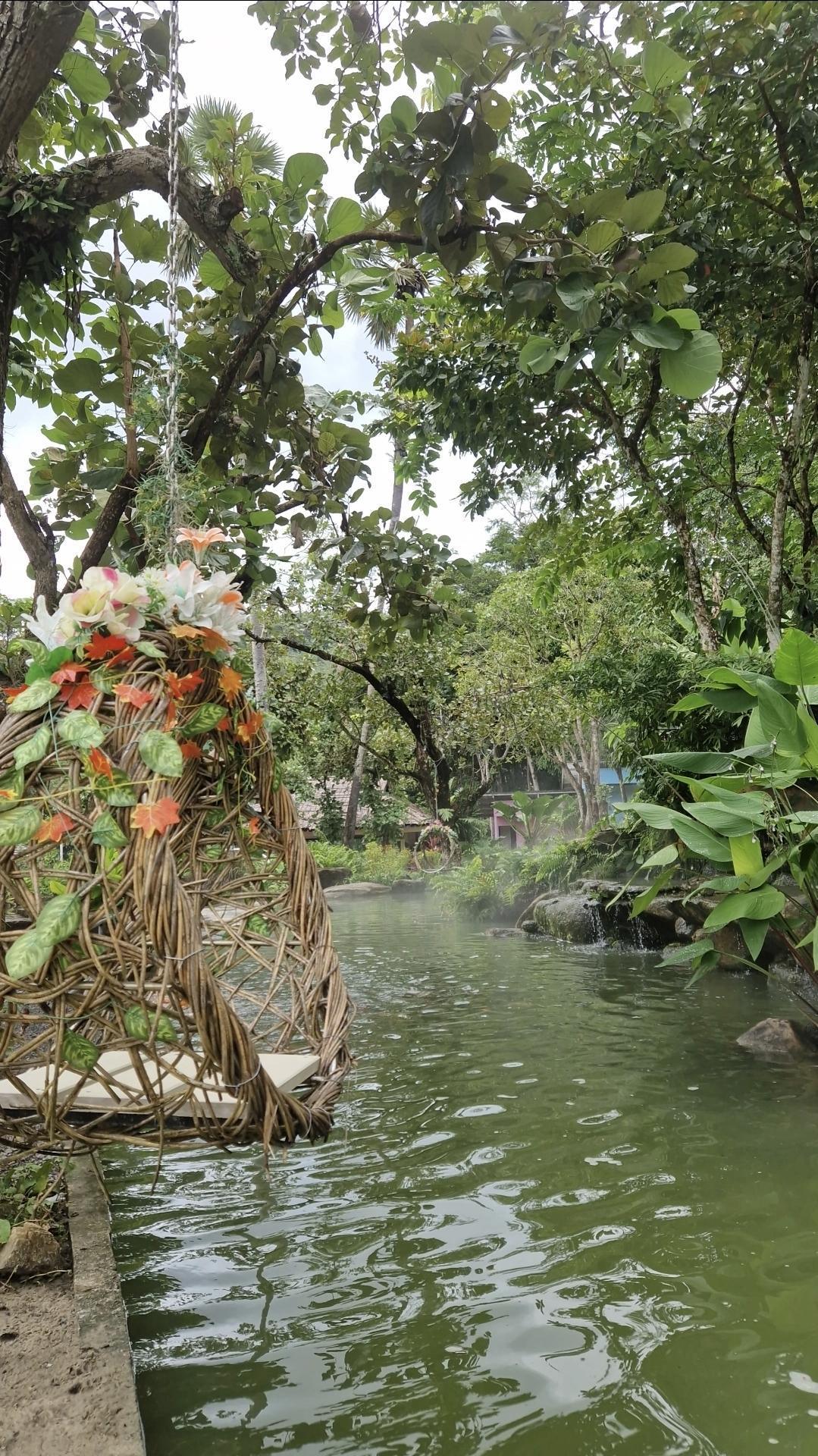 The Rabbit Hole – Une escapade féérique pour petits et grands 🐇 The Rabbit Hole – Une escapade féérique pour petits et grands 🐇