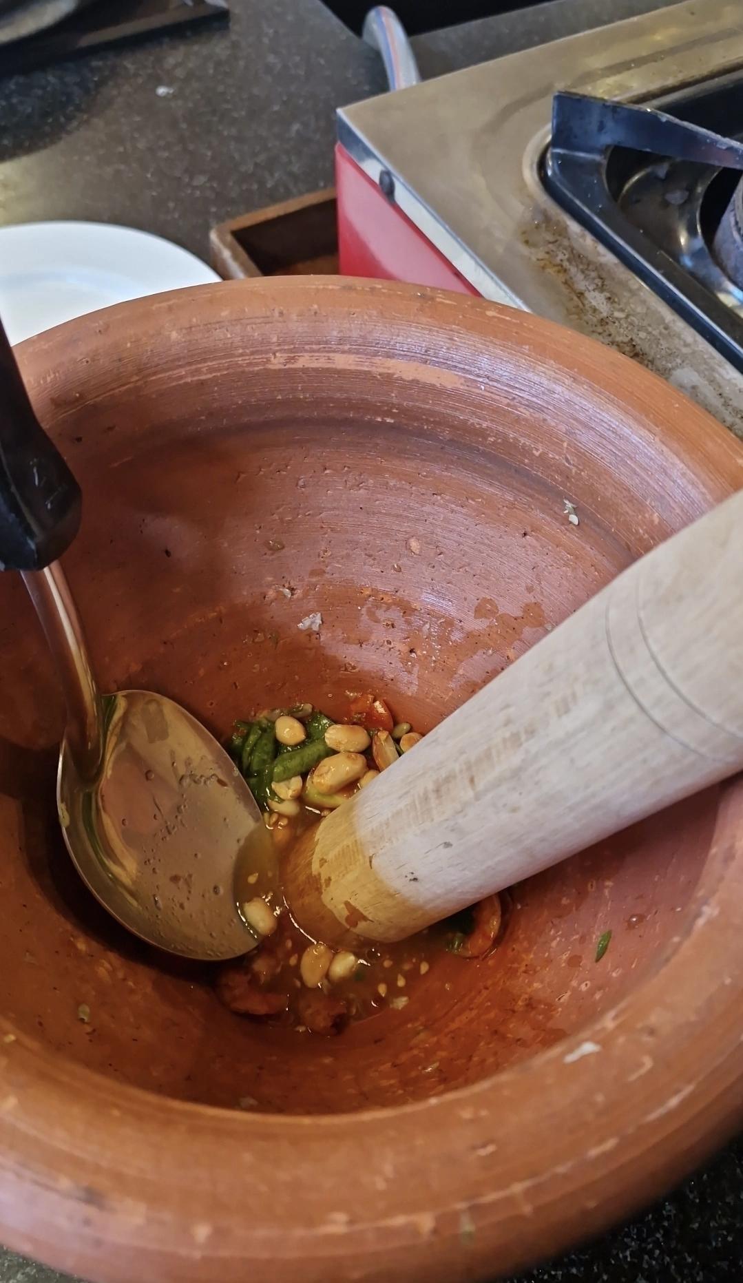 Cours de cuisine Thai à Phuket – Vivez l’expérience d’un vrai cours de cuisine thaï 🍲 Cours de cuisine Thai à Phuket – Vivez l’expérience d’un vrai cours de cuisine thaï 🍲