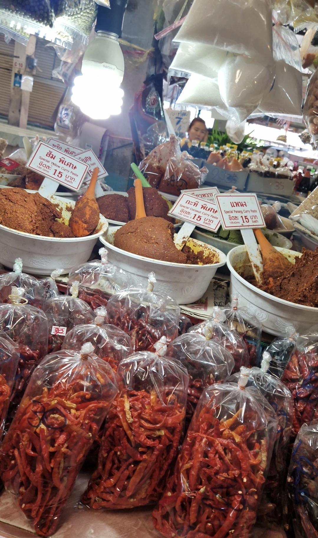 Cours de cuisine Thai à Phuket – Vivez l’expérience d’un vrai cours de cuisine thaï 🍲