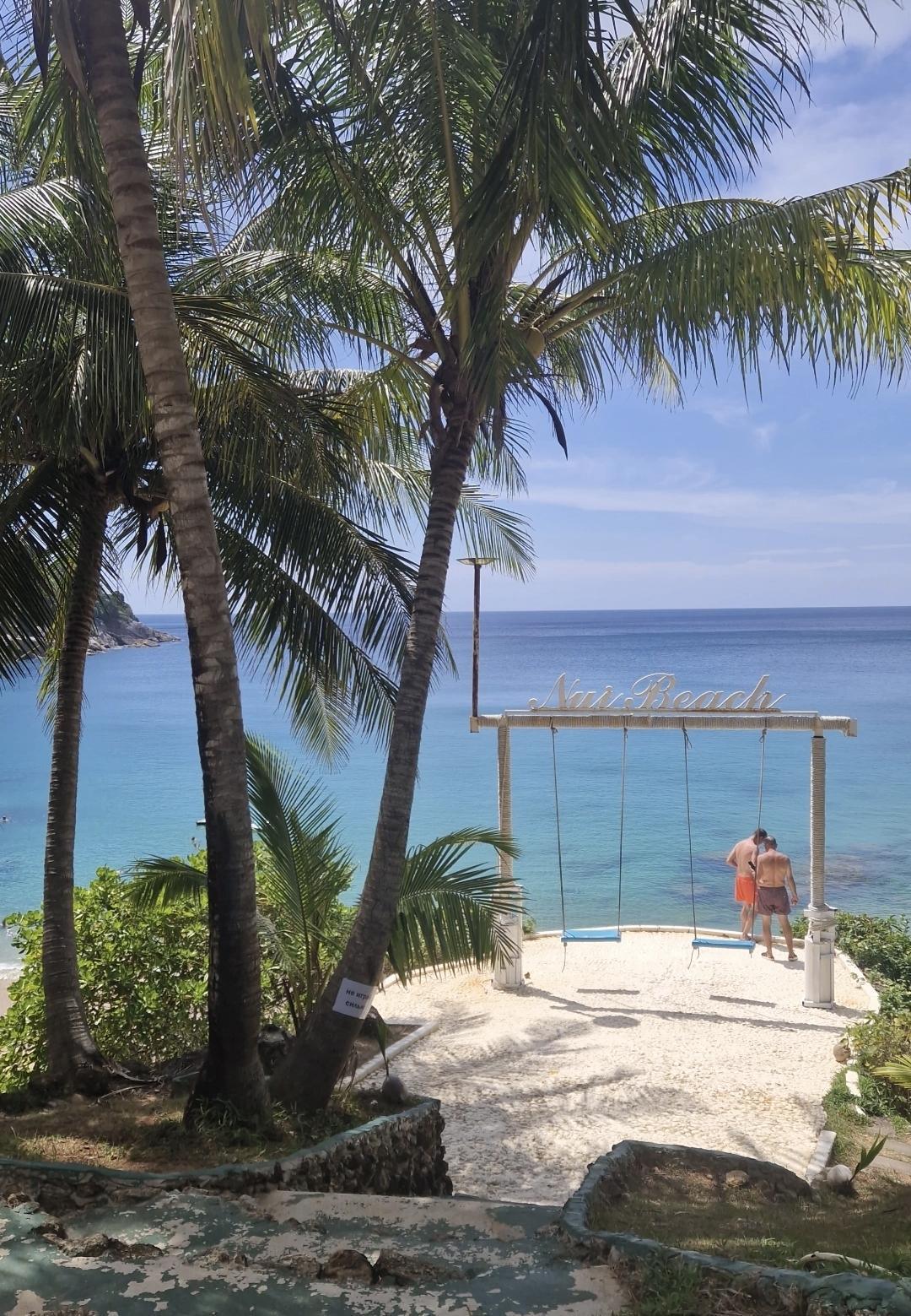 đïž Nui Beach â Une plage de snorkeling Ă Phuket đđ đïž Nui Beach â Une plage de snorkeling Ă Phuket đđ