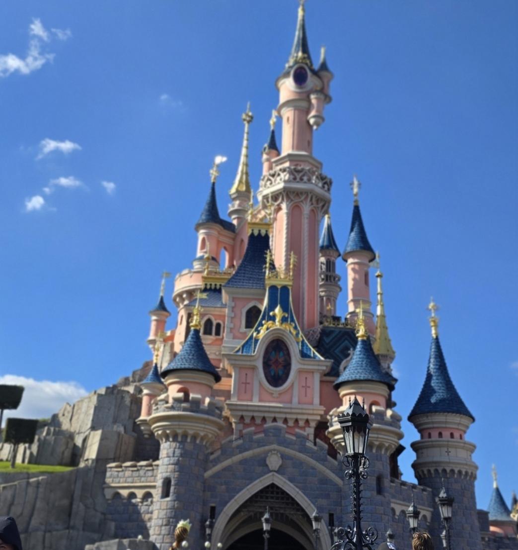 ✨ Disneyland Paris : Un séjour magique en famille !