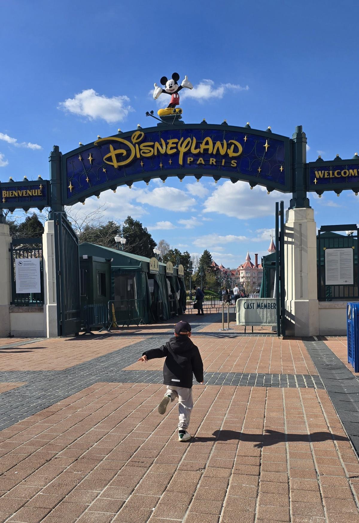 ✨ Disneyland Paris : Un séjour magique en famille !