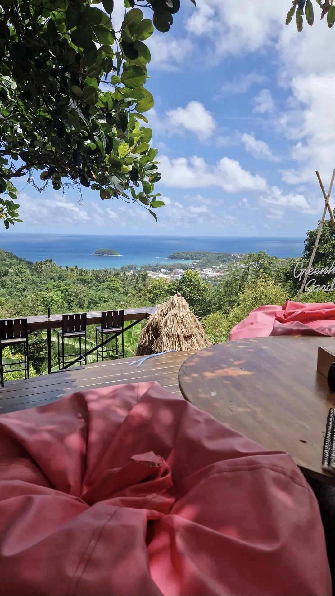 Greenheart Garden🌿 – Une pause gourmande avec vue spectaculaire à Phuket