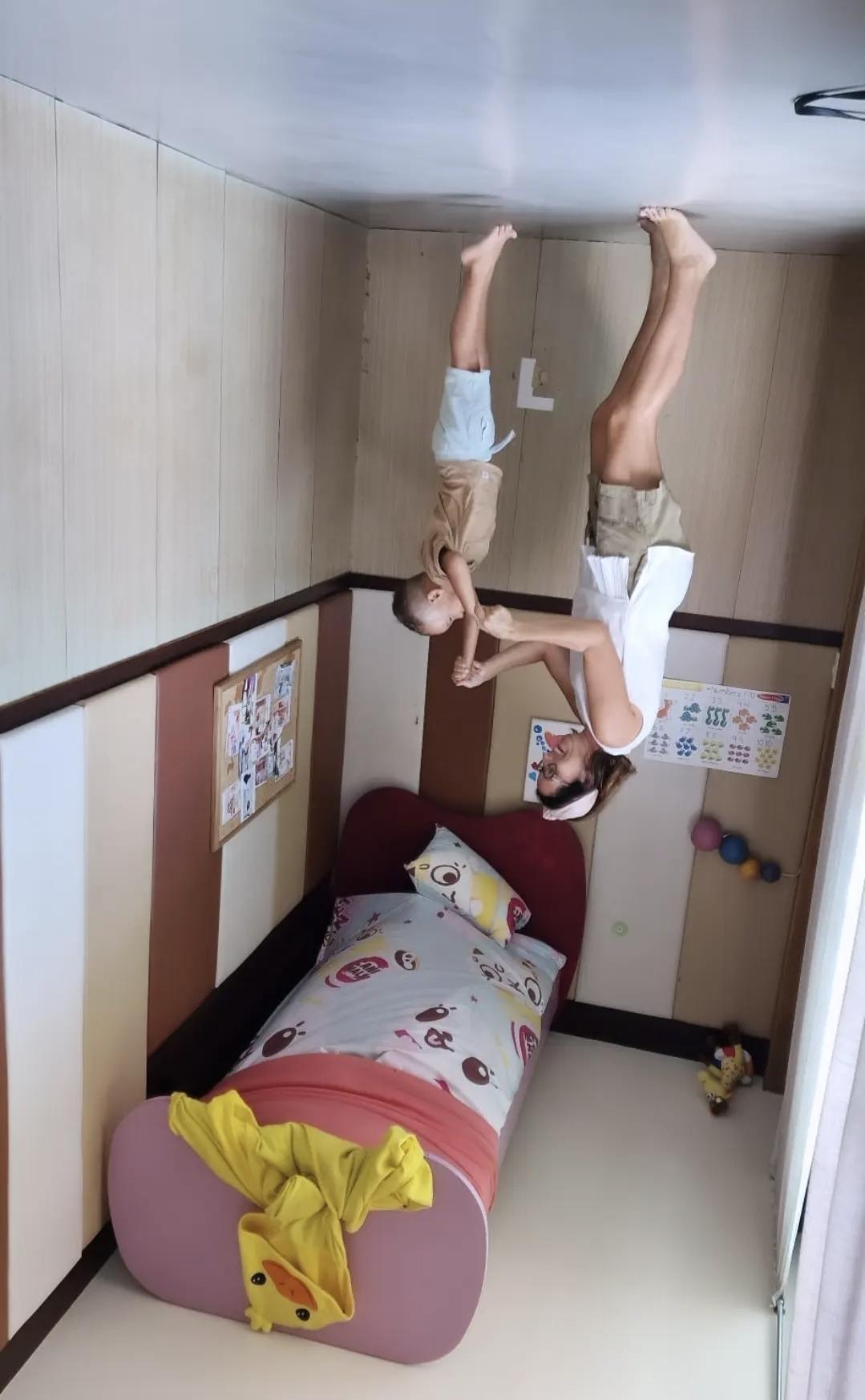 Upside Down House – La maison à l’envers pour des photos rigolotes 📸 Upside Down House – La maison à l’envers pour des photos rigolotes 📸