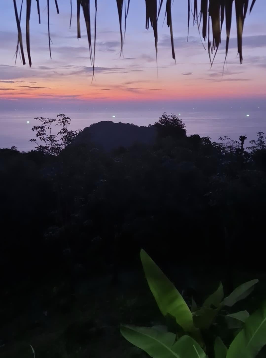 đ
Kong CafĂ© Phuket â ApĂ©ro et coucher de soleil Ă couper le souffle đč đ
Kong CafĂ© Phuket â ApĂ©ro et coucher de soleil Ă couper le souffle đč