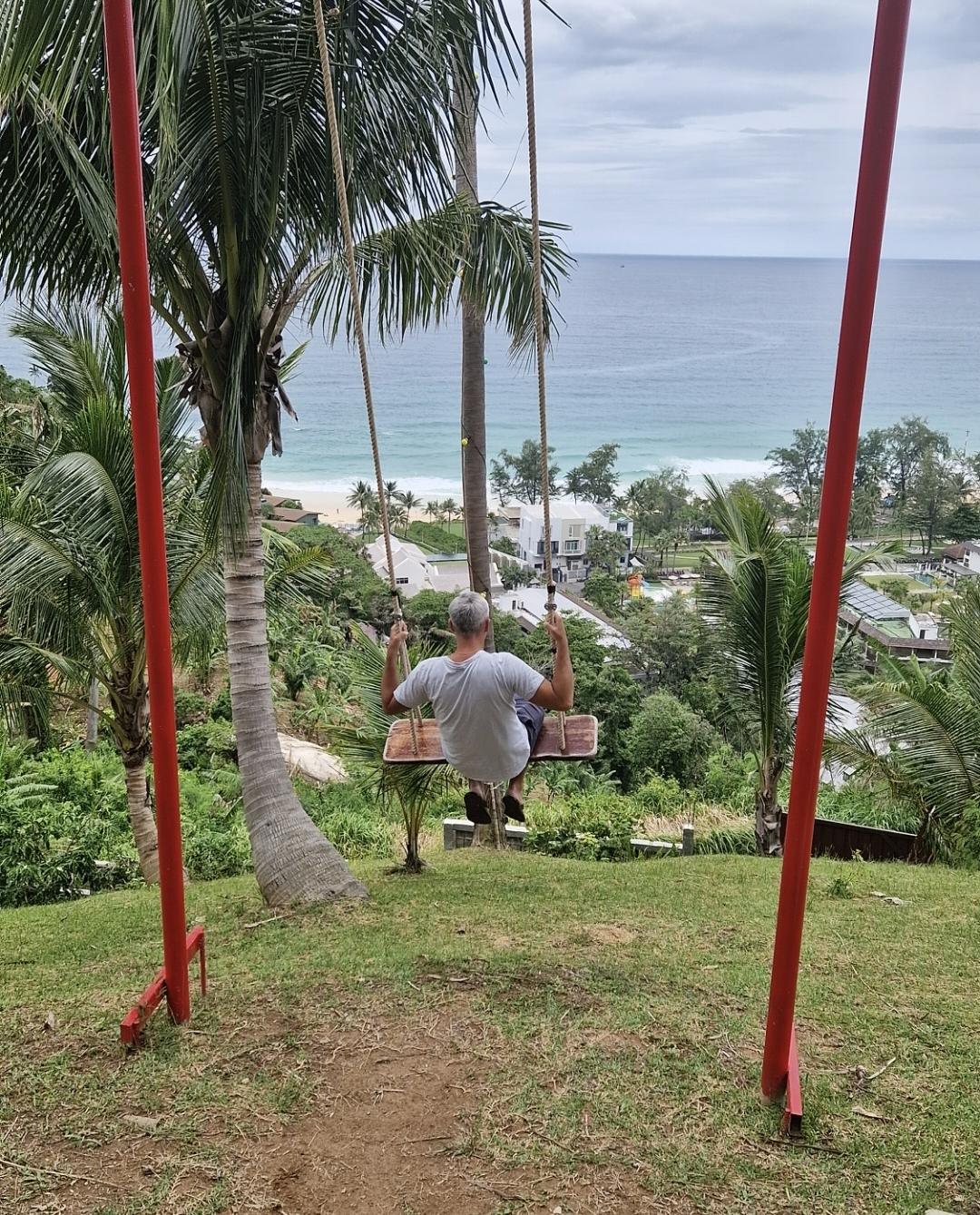 🌅 Chorpol Restaurant – vue incroyable et repas en famille à Phuket 🐾