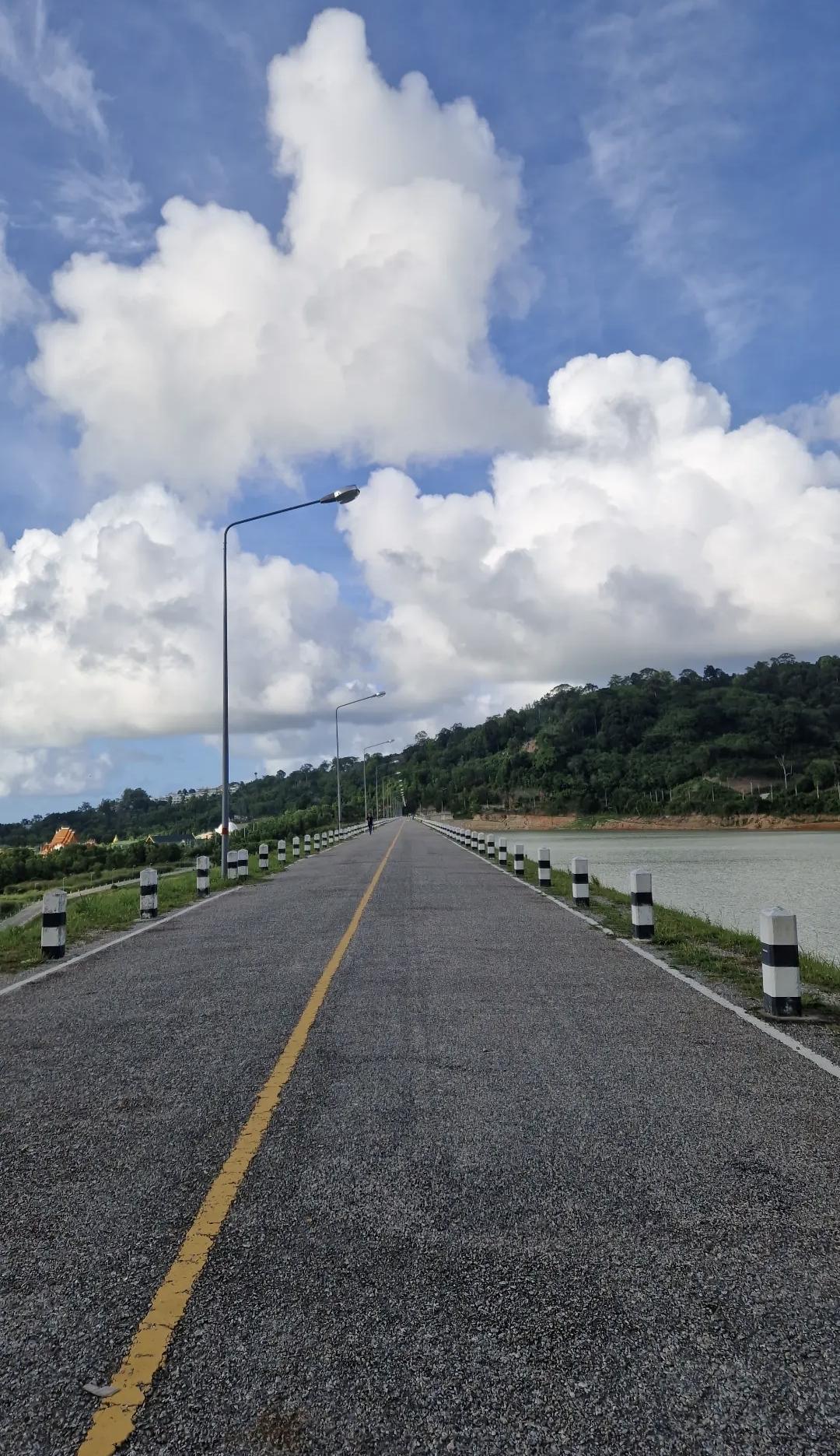 🚶‍♀️ Randonnée Chalong Dam – balade facile et paisible
