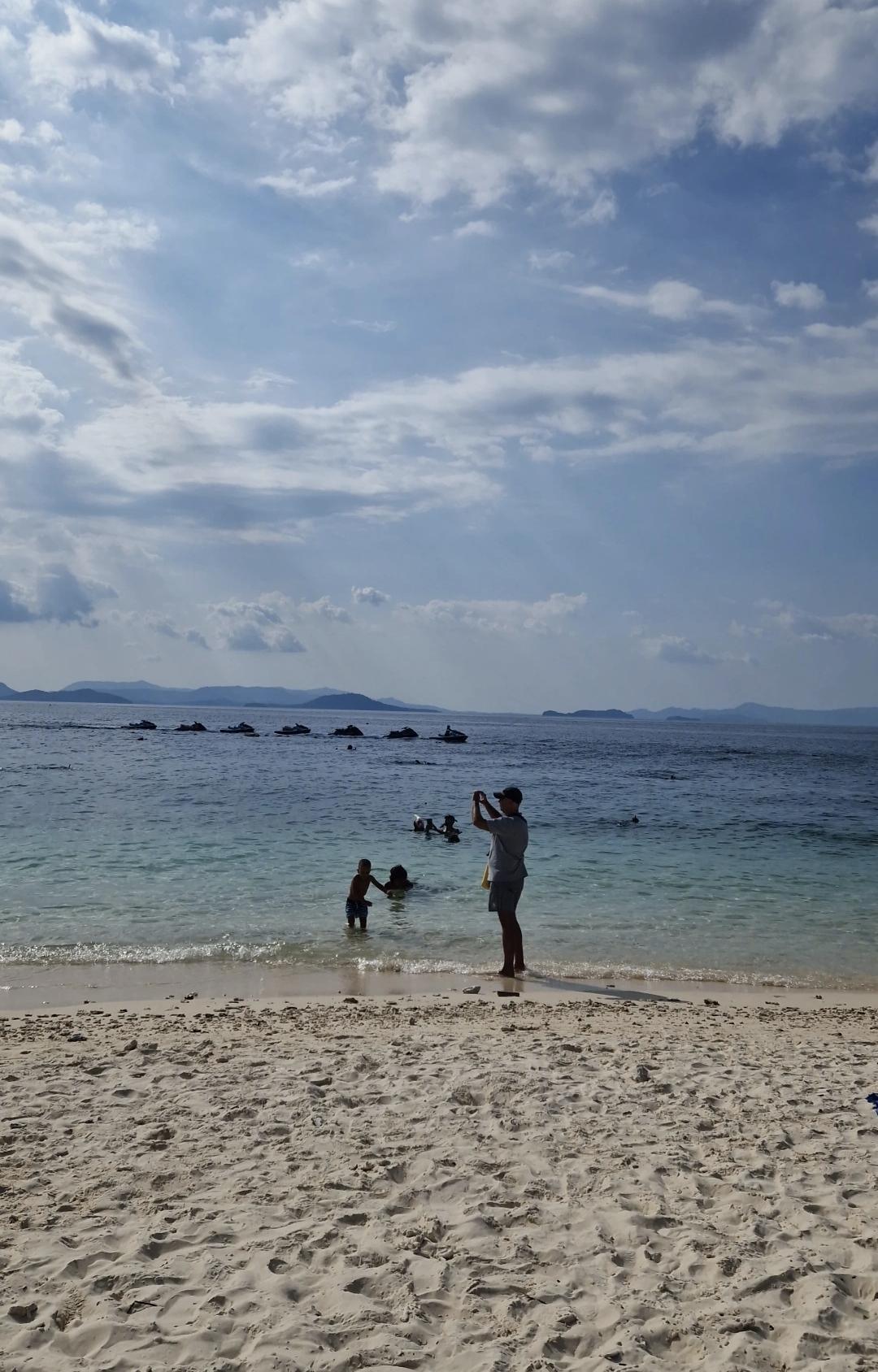 🏝 Koh Phi Phi – journée d’aventure entre îles et mer turquoise 🌊