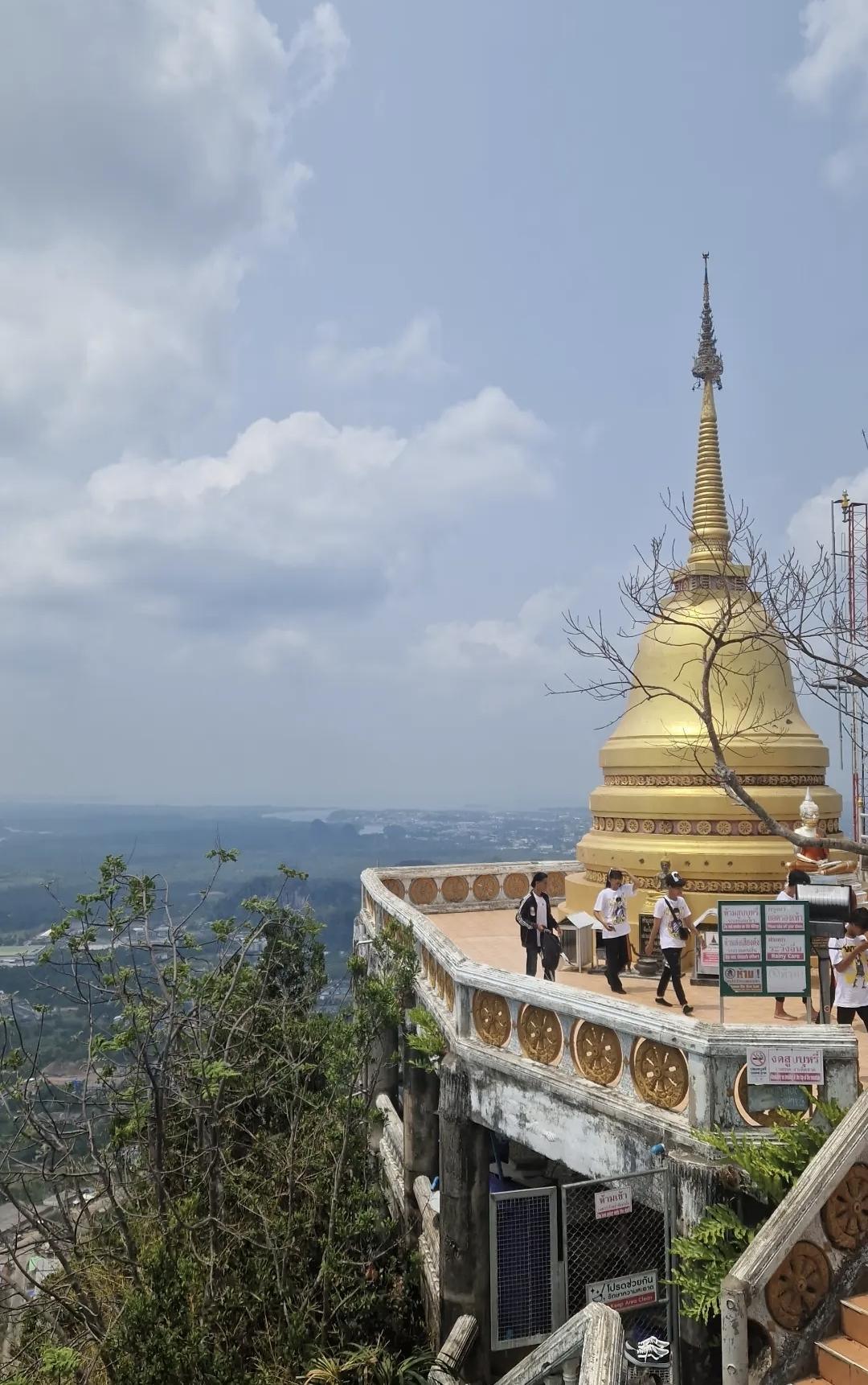 🌿 Krabi – Entre jungle, plages et culture thaïlandaise 🇹🇭 🌿 Krabi – Entre jungle, plages et culture thaïlandaise 🇹🇭