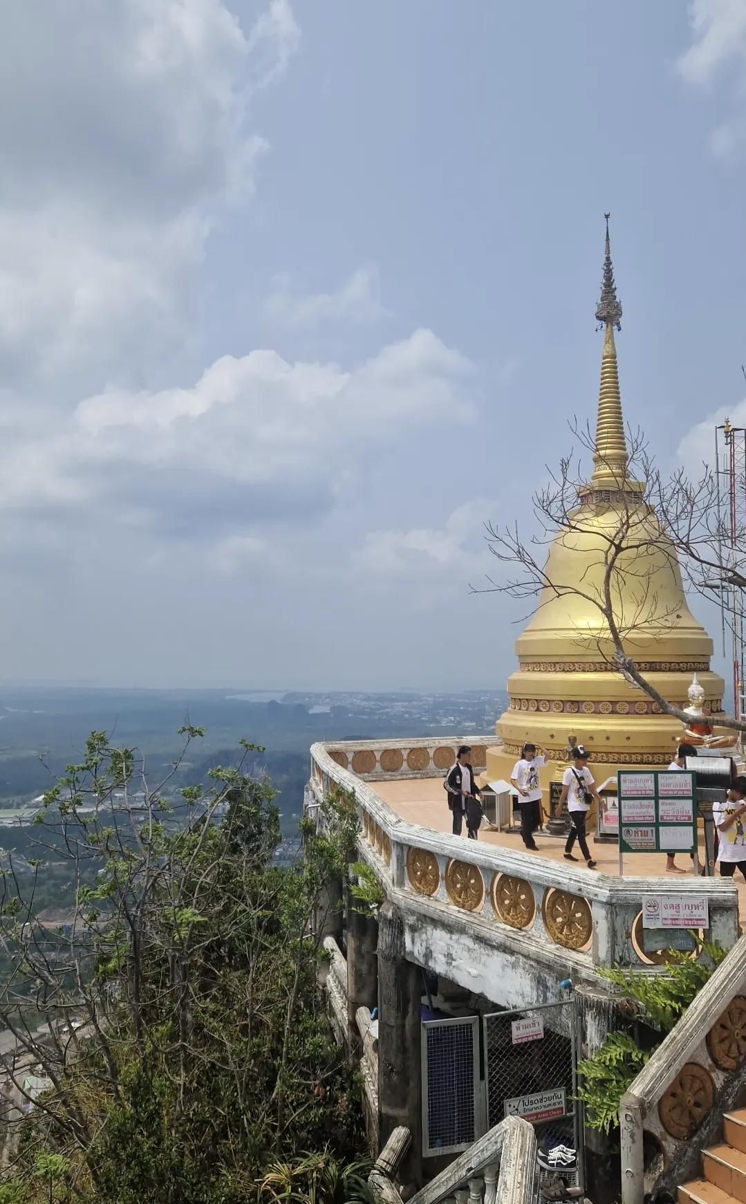 đ
Wat Tham Suea (Tiger Cave Temple) â Aventure entre ciel et jungle Ă Krabi đ
Wat Tham Suea (Tiger Cave Temple) â Aventure entre ciel et jungle Ă Krabi