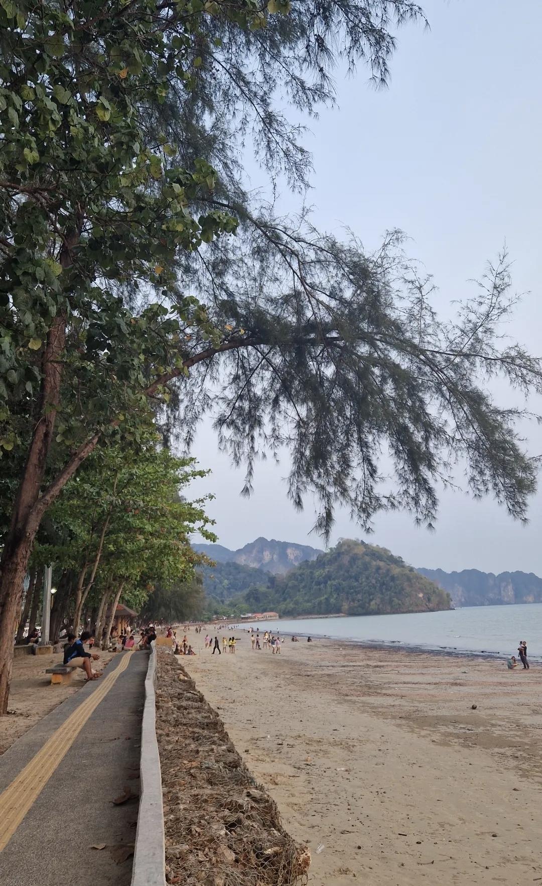 đ Krabi Centre â Entre authenticitĂ©, animations et fĂȘte de Songkran đŠ đ Krabi Centre â Entre authenticitĂ©, animations et fĂȘte de Songkran đŠ