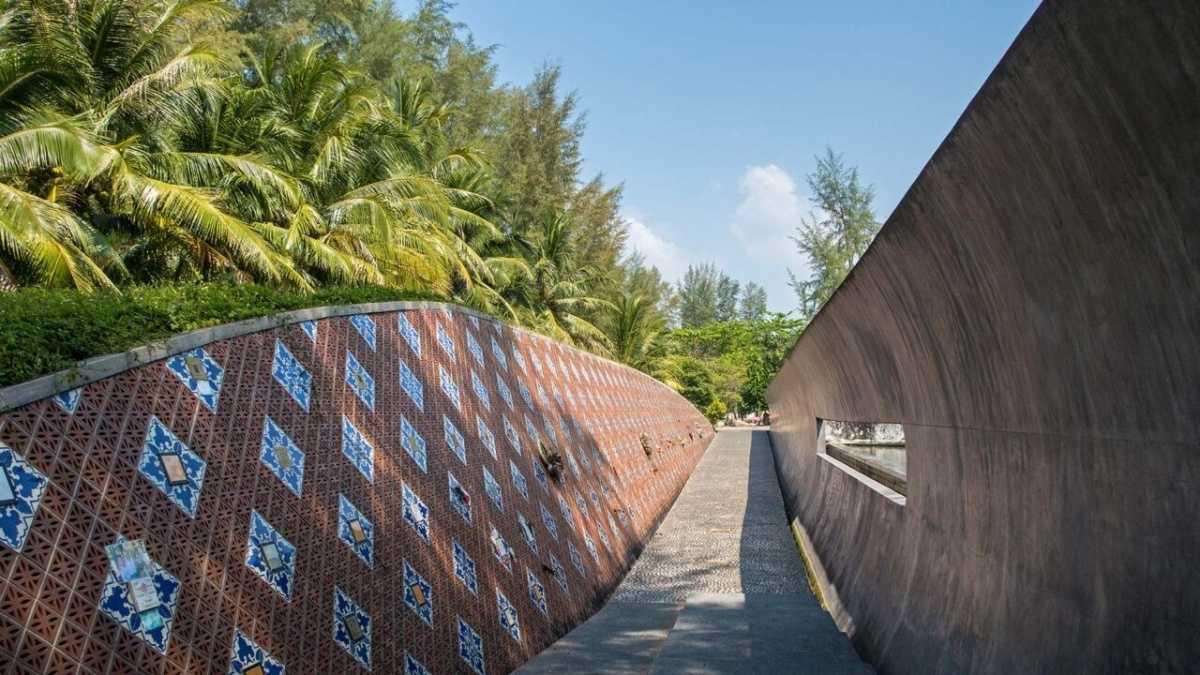 Mémorial du Tsunami à Khao Lak – un lieu chargé d’émotions Mémorial du Tsunami à Khao Lak – un lieu chargé d’émotions