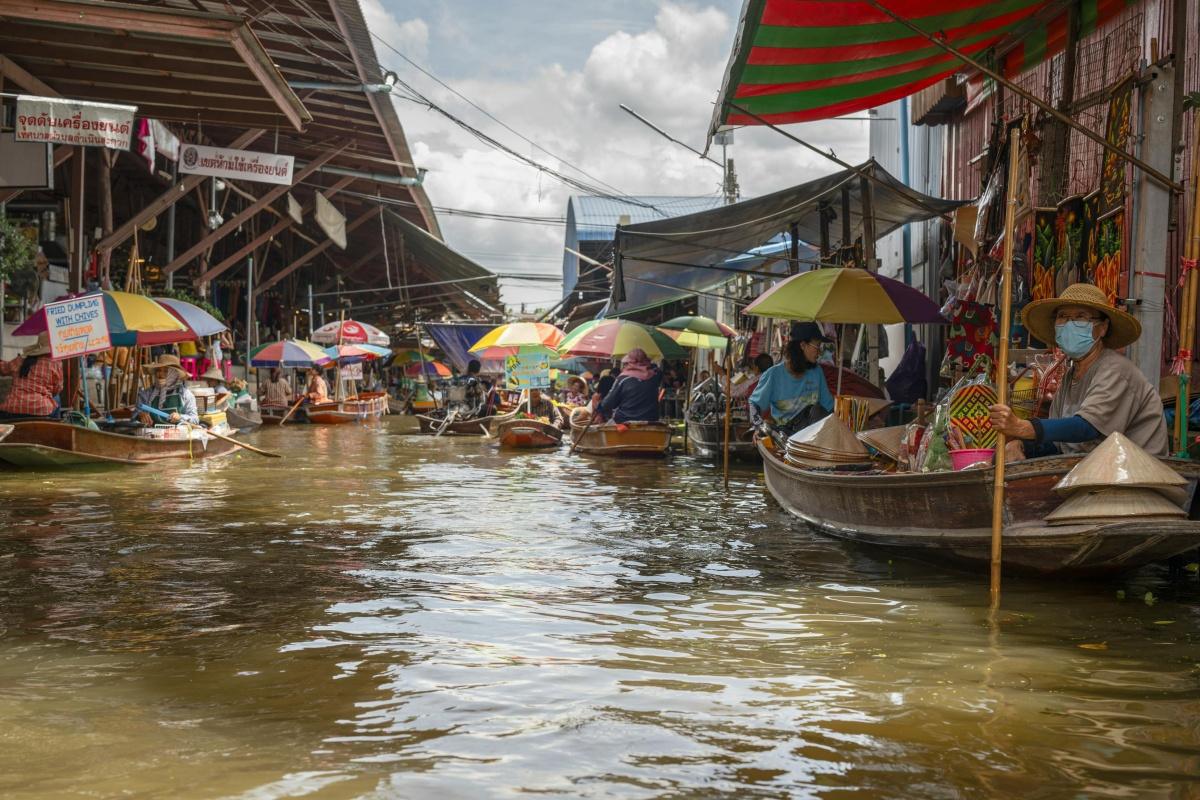 🛶 Marché flottant de Bangkok – immersion authentique 