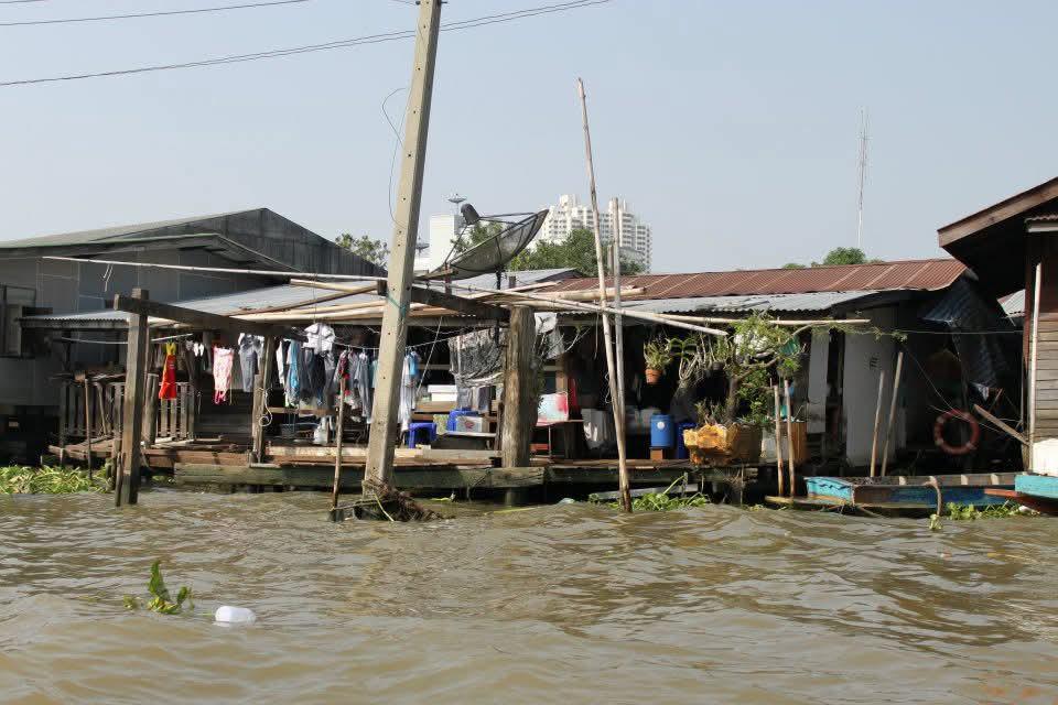 🚤 Croisière en bateau longue queue sur le Chao Phraya – un moment magique au milieu de Bangkok