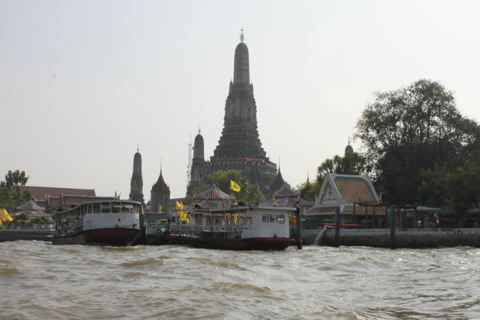 🚤 Croisière en bateau longue queue sur le Chao Phraya – un moment magique au milieu de Bangkok