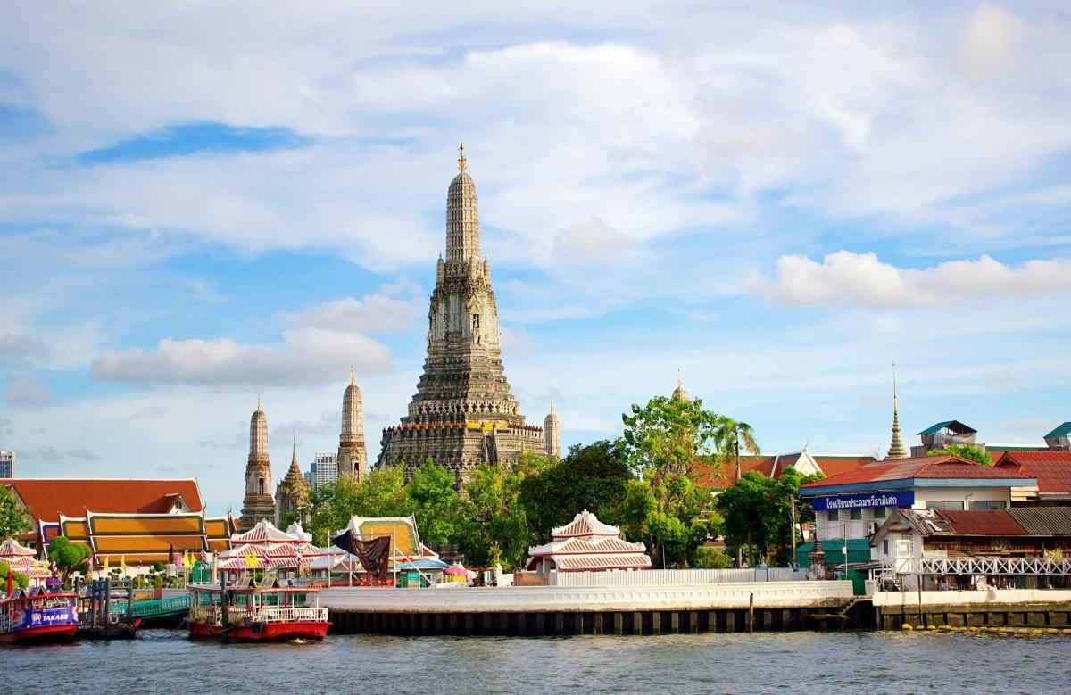 🛕 Wat Arun – Le temple de l’Aube à Bangkok, un joyau au bord du fleuve 🌅