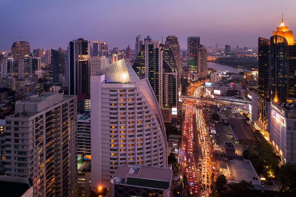 Hilton Bangkok Grande Asoke – Luxe et emplacement central à Bangkok