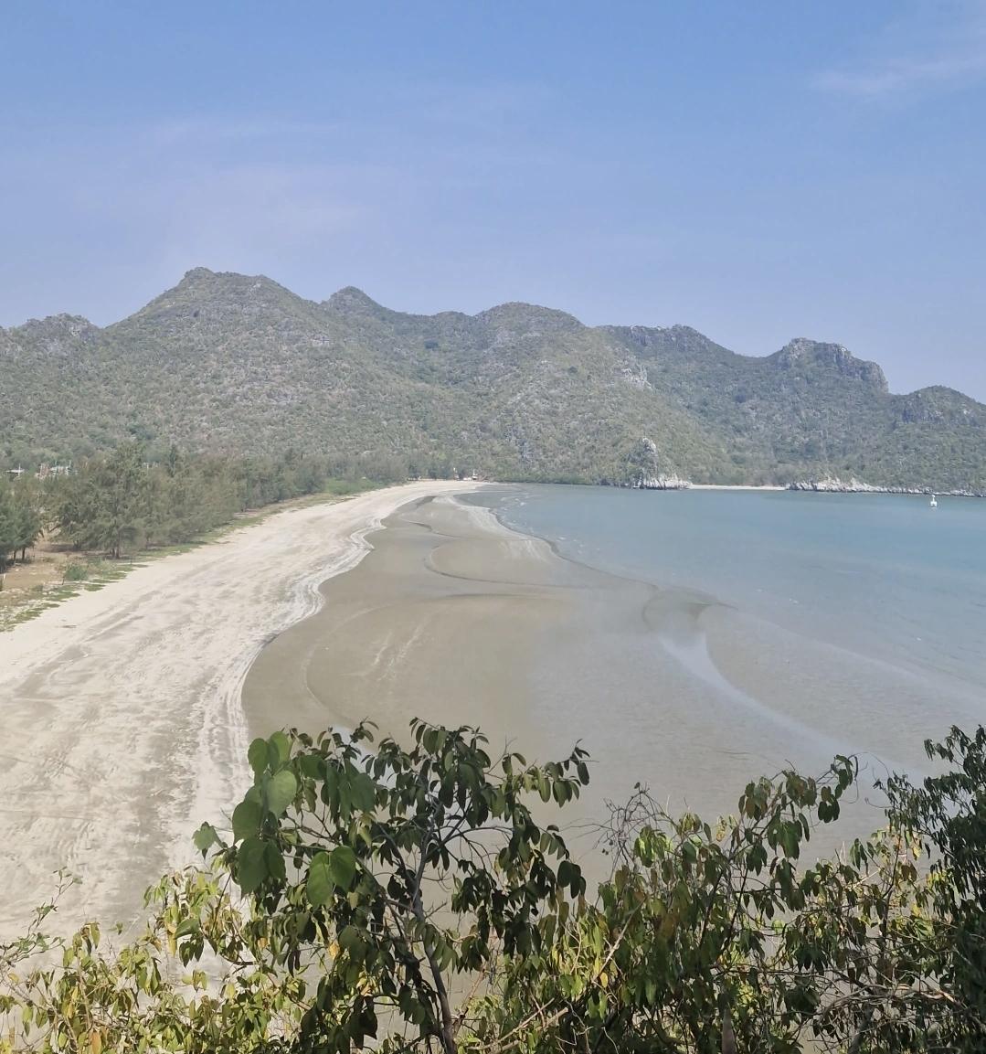 🕳️ Phraya Nakhon Cave – L’aventure dans la grotte magique en Thaïlande 🕳️ Phraya Nakhon Cave – L’aventure dans la grotte magique en Thaïlande