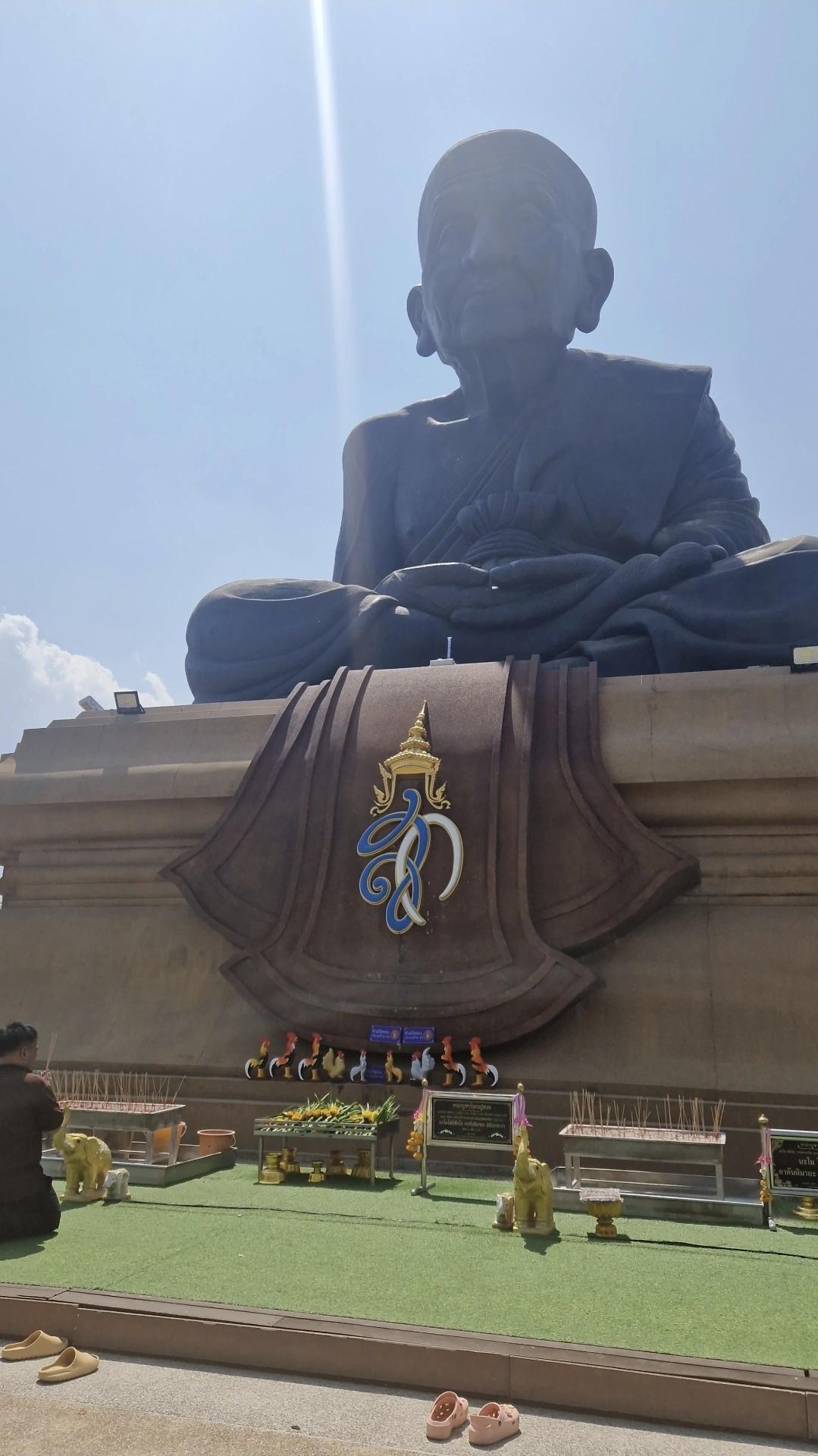 🛕 Wat Huay Mongkol – Le temple paisible du moine géant 🙏