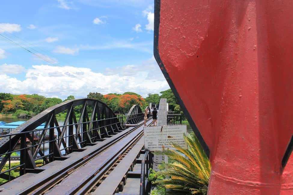🌉 Pont de la rivière Kwai – Histoire et balade familiale à Kanchanaburi