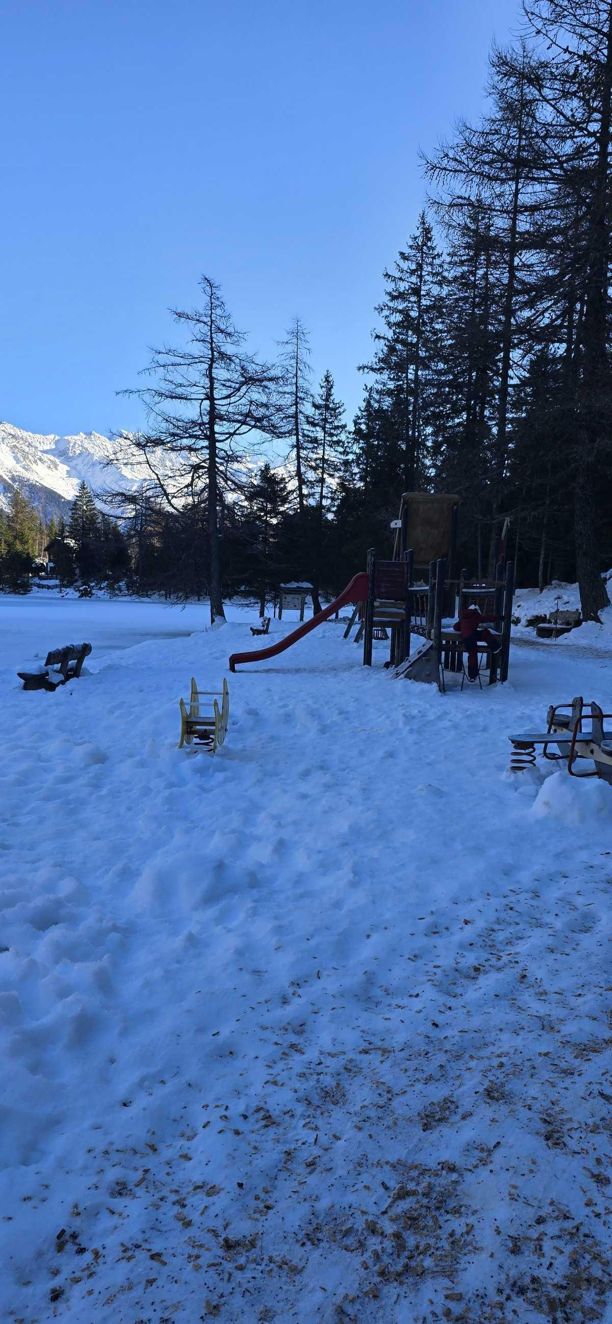 ❄️ Champex-Lac en hiver : le tour du lac enneigé, une parenthèse magique en famille ⛸️🏔️