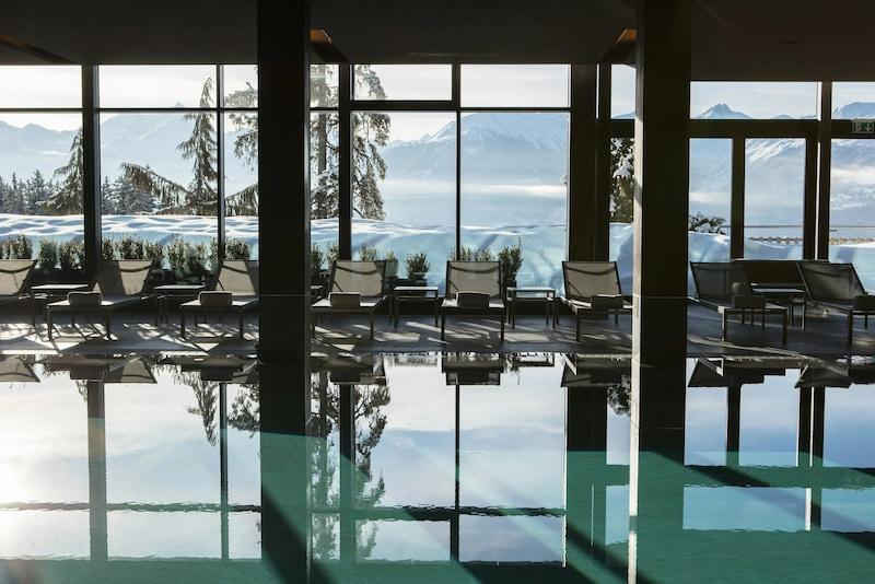Hôtel Crans Ambassadrice à Crans-Montana — Luxe, détente & panorama magique 