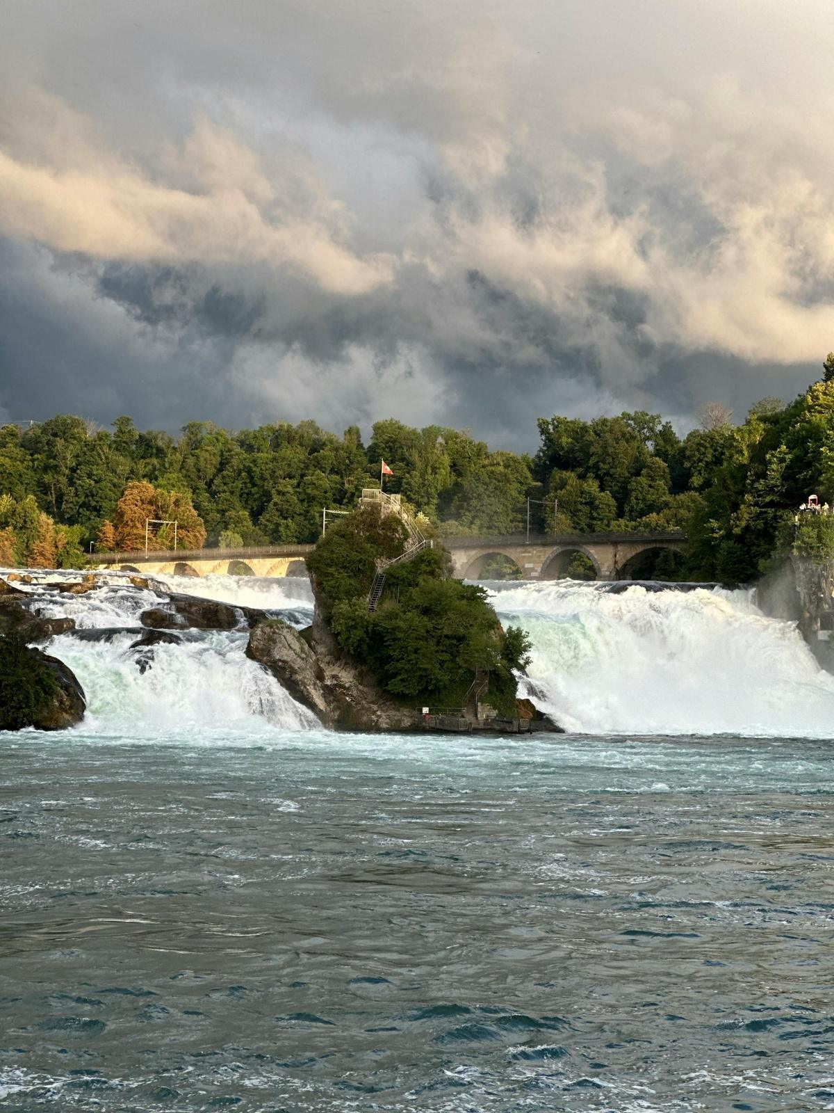 Chutes du Rhin — Spectacle naturel incontournable 🇨🇭 Chutes du Rhin — Spectacle naturel incontournable 🇨🇭