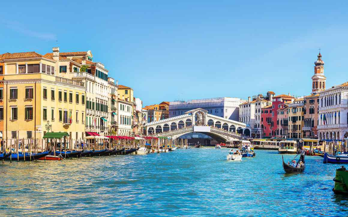 💞 Saint‑Valentin : idées cadeaux et escapades pour les voyageurs