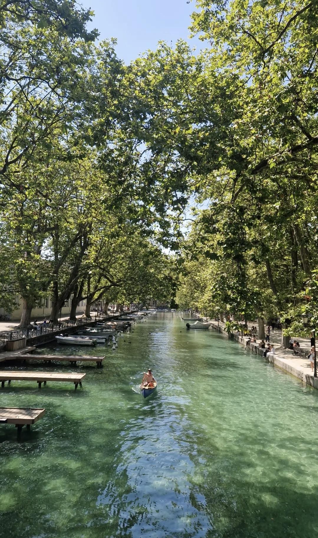 Annecy — La destination parfaite pour les familles entre lac et montagnes 🚲🌊