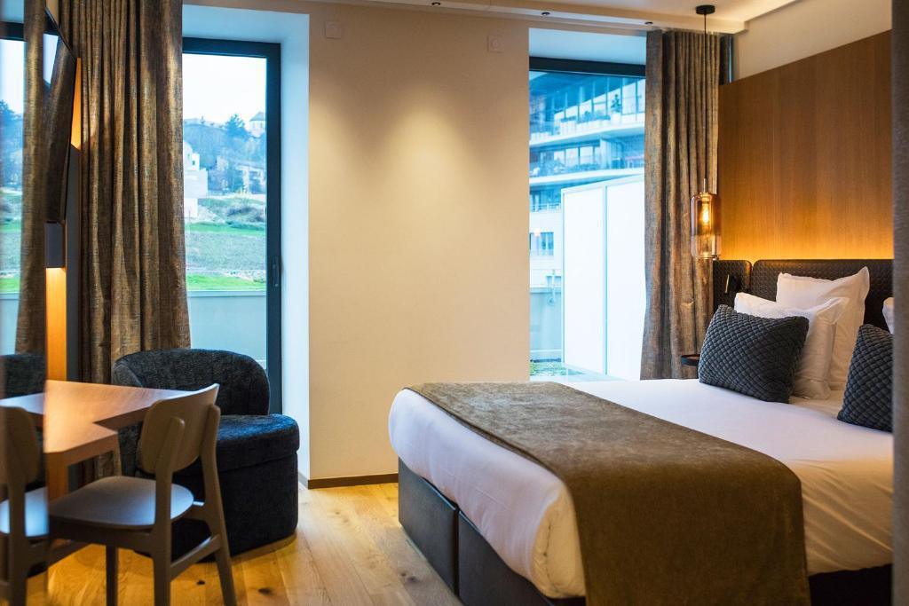 Hôtel Le Pélican à Annecy — Élégance, calme et emplacement parfait 🦢✨