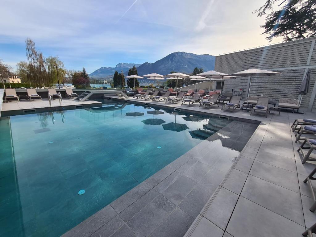Hôtel Le Pélican à Annecy — Élégance, calme et emplacement parfait 🦢✨ Hôtel Le Pélican à Annecy — Élégance, calme et emplacement parfait 🦢✨