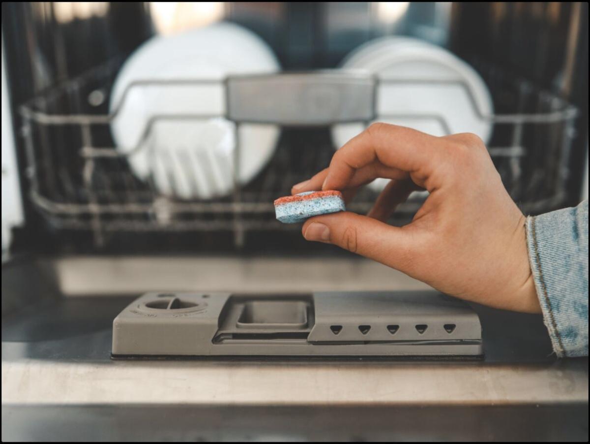 ثلاث استخدامات بديلة لأقراص غسالة الأطباق في التنظيف المنزلي ثلاث استخدامات بديلة لأقراص غسالة الأطباق في التنظيف المنزلي