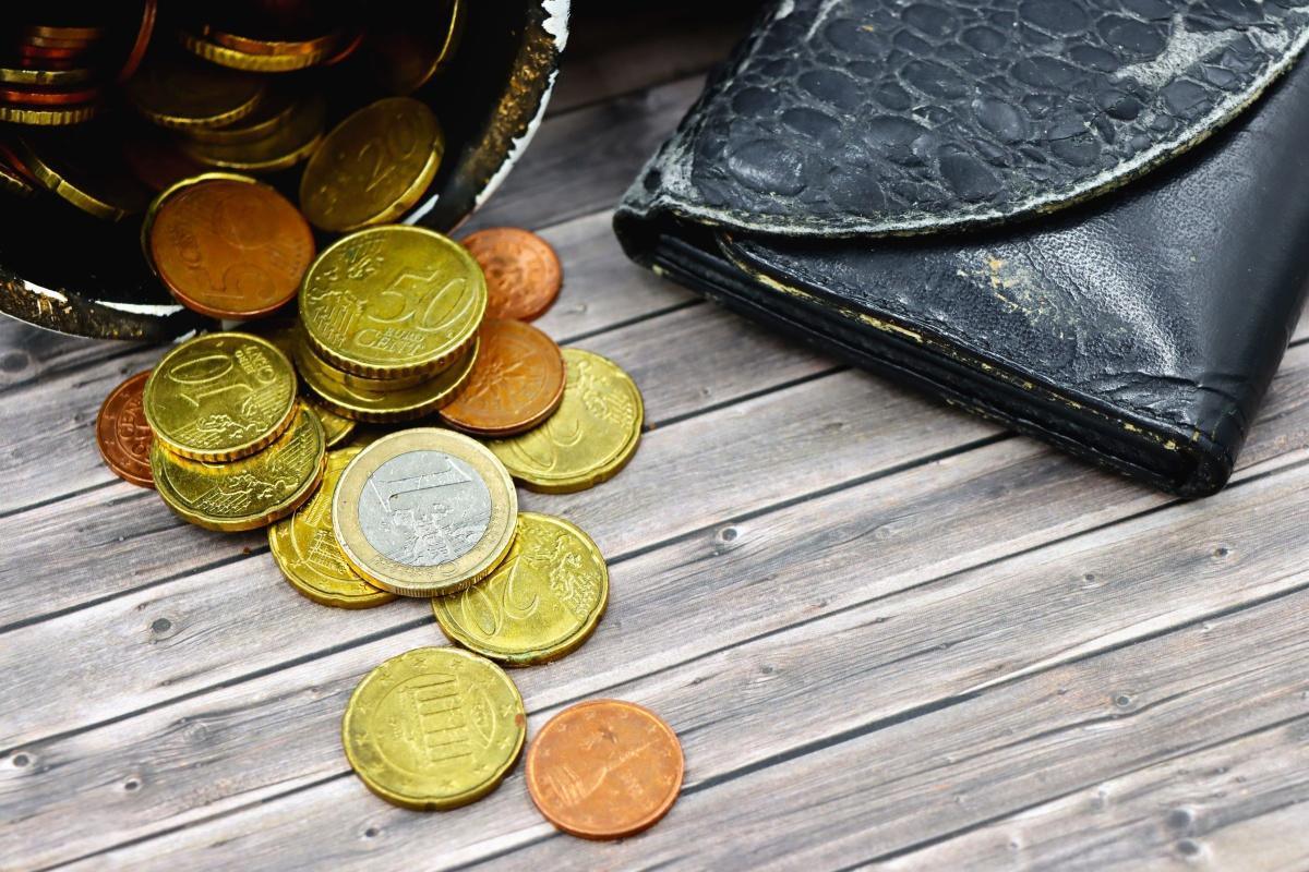 تاريخ البقشيش من الامتيازات الإقطاعية إلى نقاش الأجور تاريخ البقشيش من الامتيازات الإقطاعية إلى نقاش الأجور
