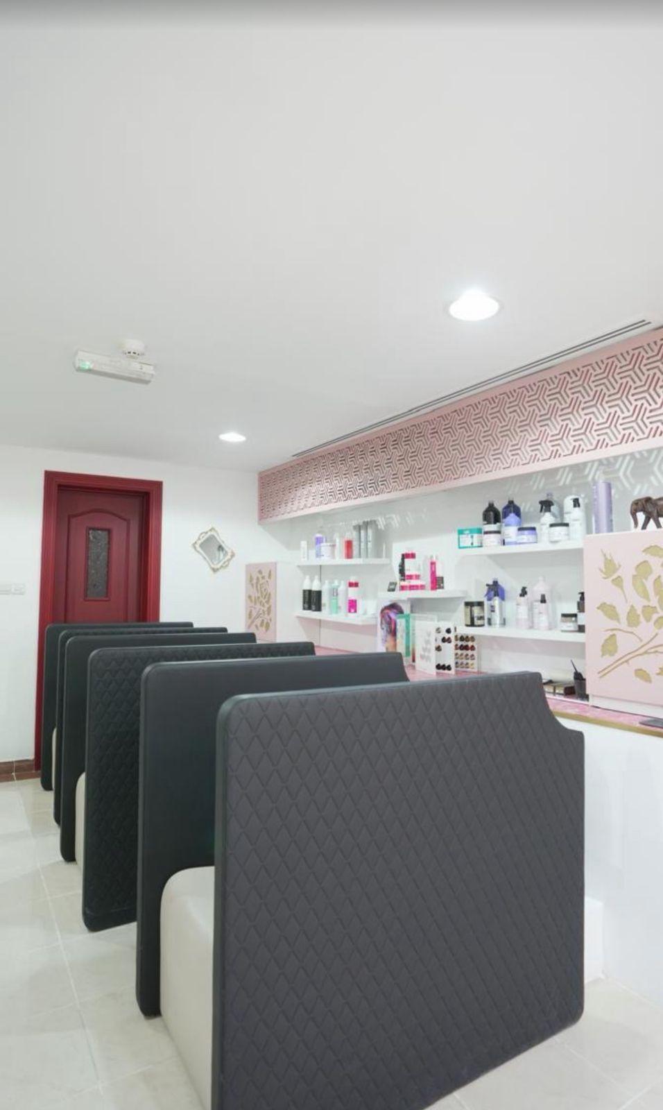 Villa with salon and spa for sale in Abu Dhabi / Al Bateen