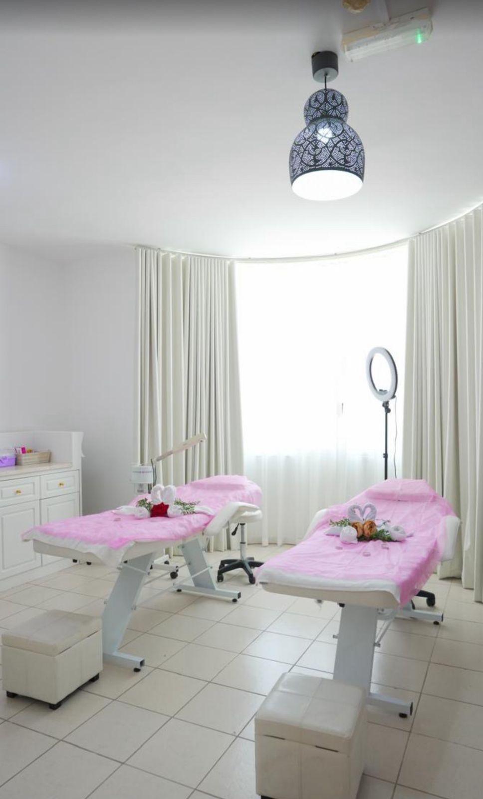 Villa with salon and spa for sale in Abu Dhabi / Al Bateen