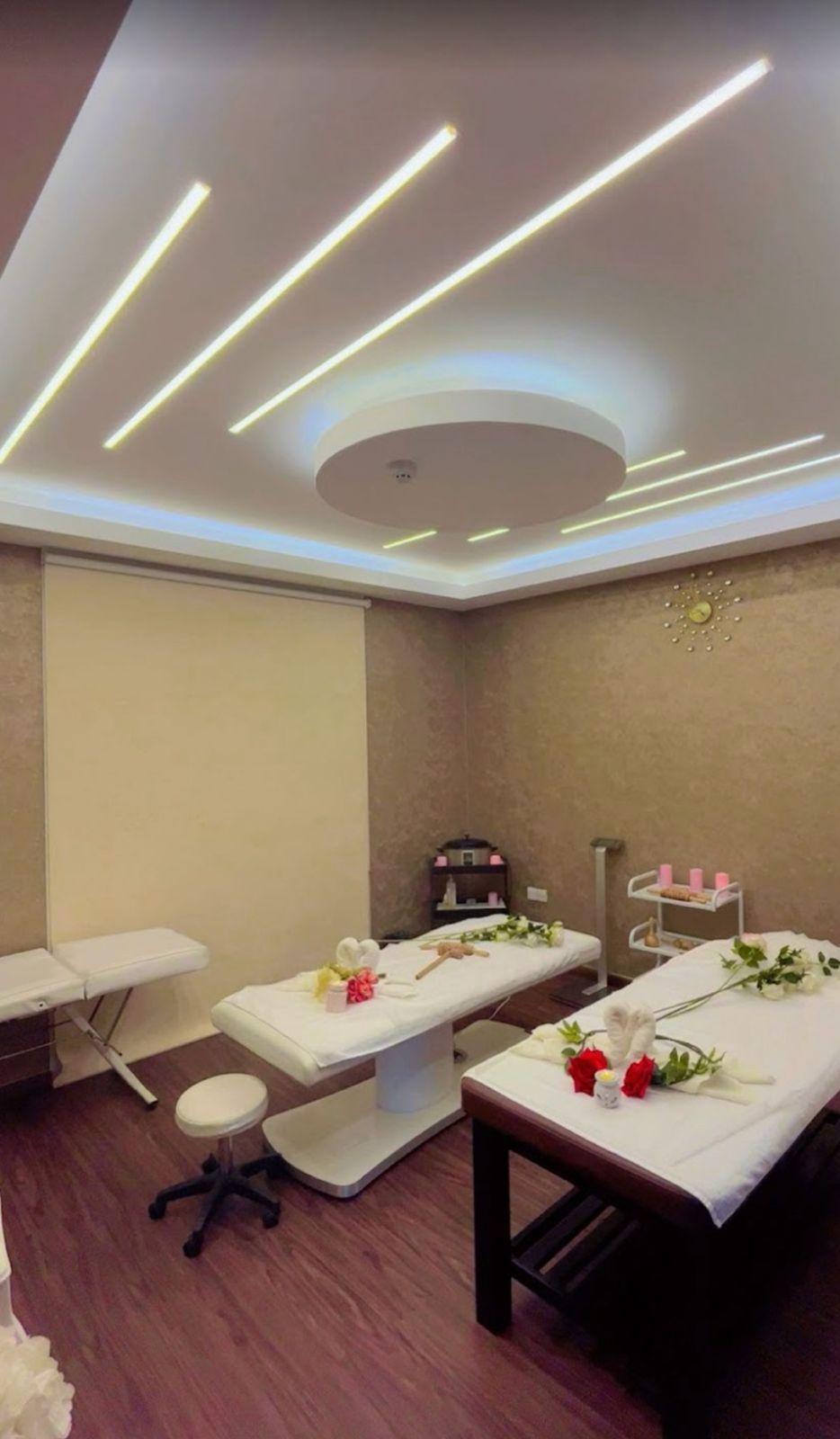 Villa with salon and spa for sale in Abu Dhabi / Al Bateen