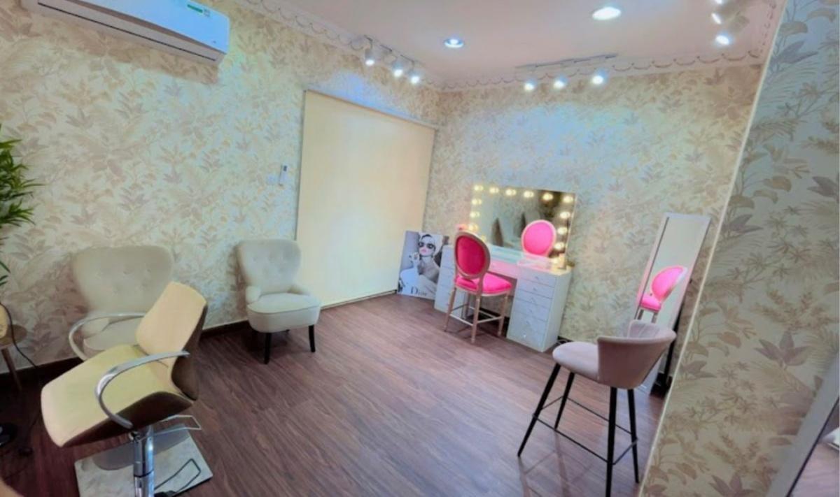 Villa with salon and spa for sale in Abu Dhabi / Al Bateen