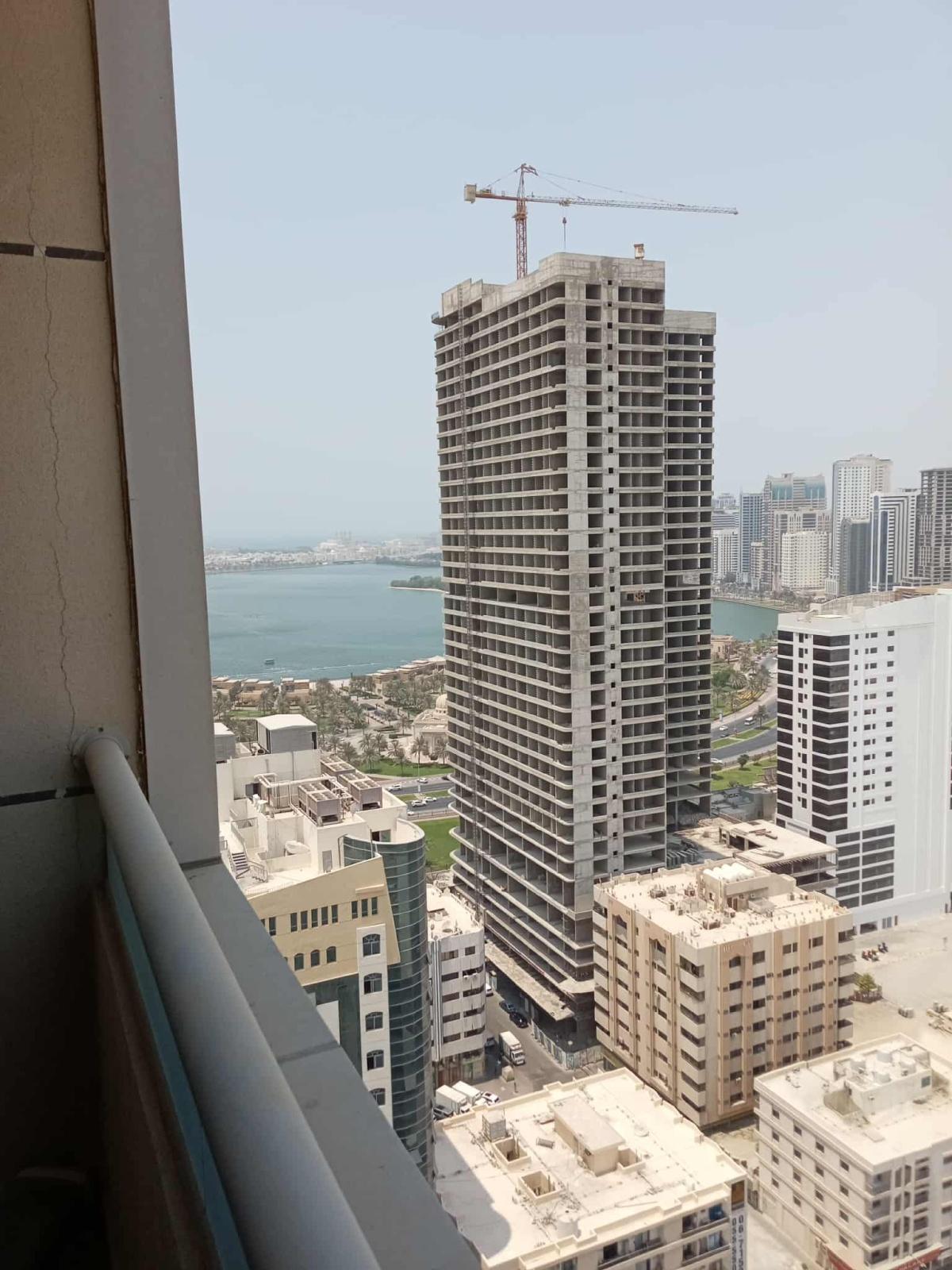 الشارقة غرفه و صاله سكن بنات في شارع الوحده 2 بنتين