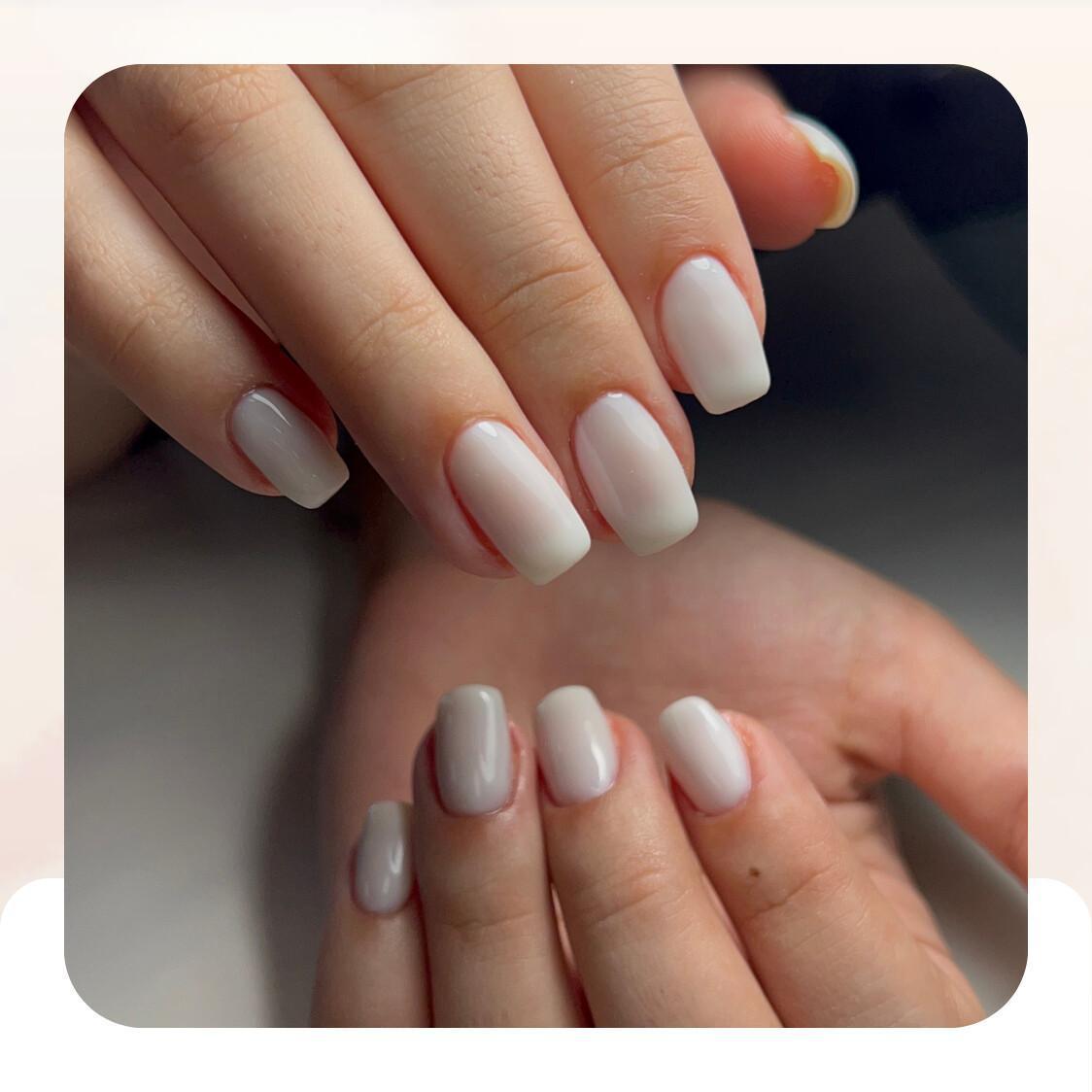 Manicure con smalto semipermanente