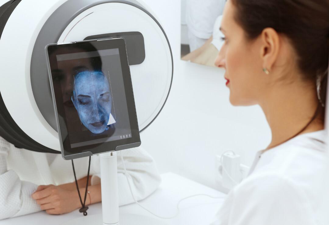Analisi della Pelle con Dermatoscopio Analisi della Pelle con Dermatoscopio