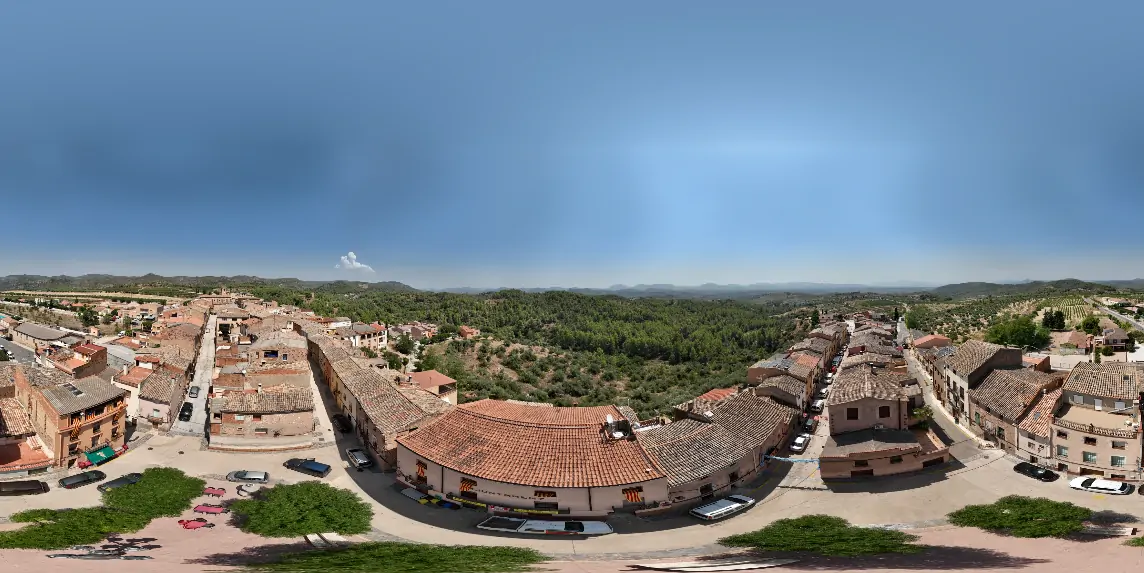 Imatge de dron de l'ajuntament i carrers del voltant