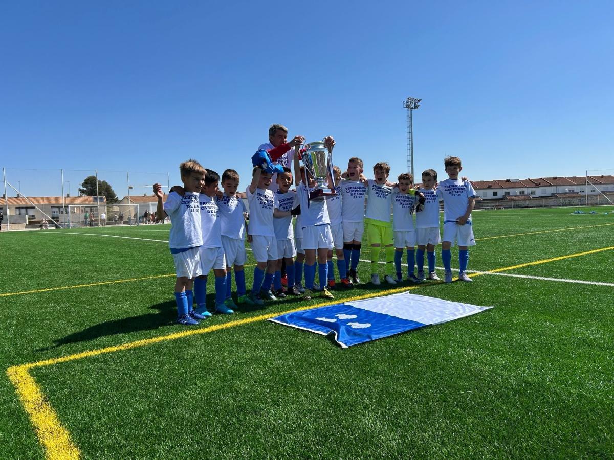 El Prebenjamín campeón de liga por primera vez en la historia